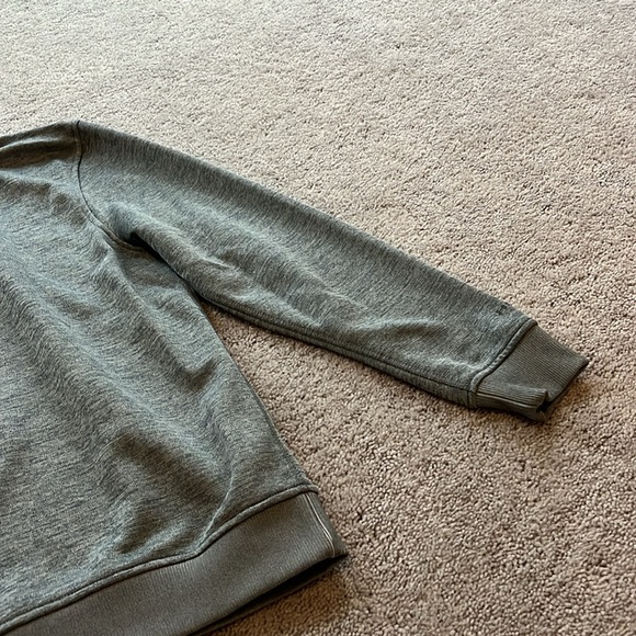 Under Armour gray long sleeve quarter zip - Picture 7 of 8